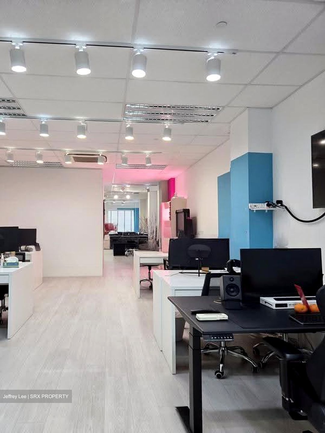 Hongkong Street (D1), Office #604748291